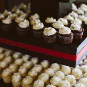 cupcake-towers-customer-cupcake-tower-wedding-display-black